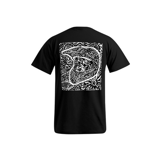 T-Shirt mit einem handdesigned Helm-Emblem mit Musterung.